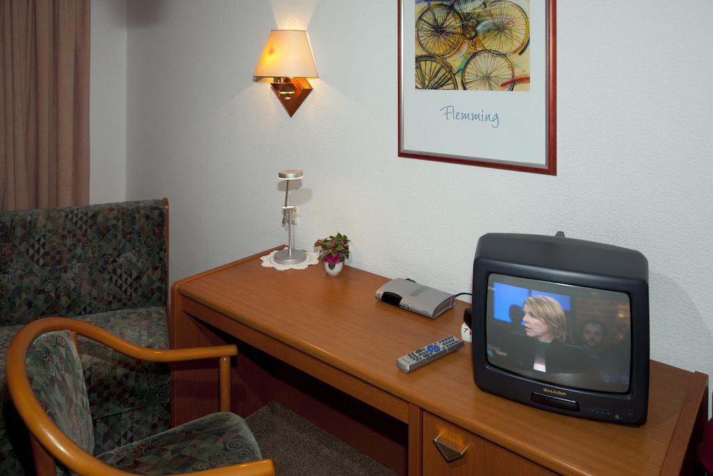Pension Cafe Suzette Gotha Room photo